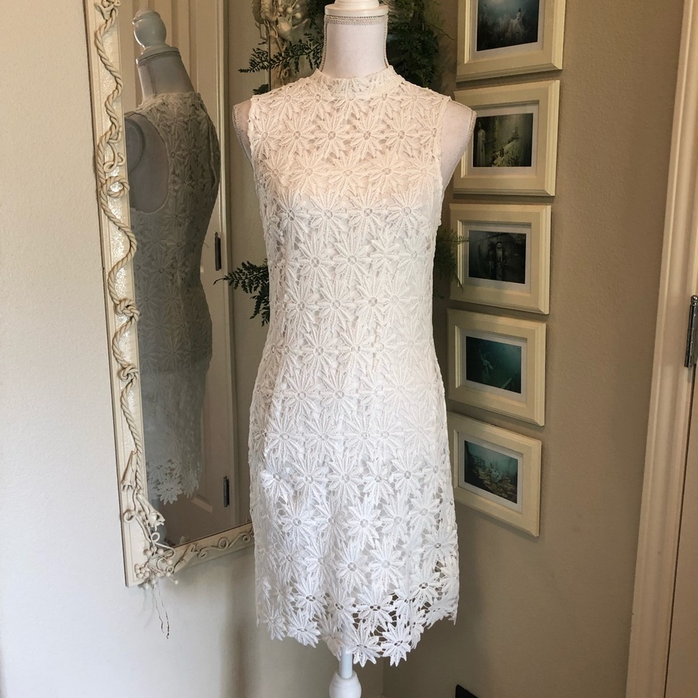 Elegant White Crochet Mini Dress - Sleeveless Lace Shift